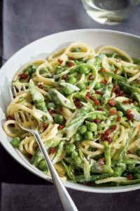 Vibrant Spring Green Spaghetti Carbonara Recipe