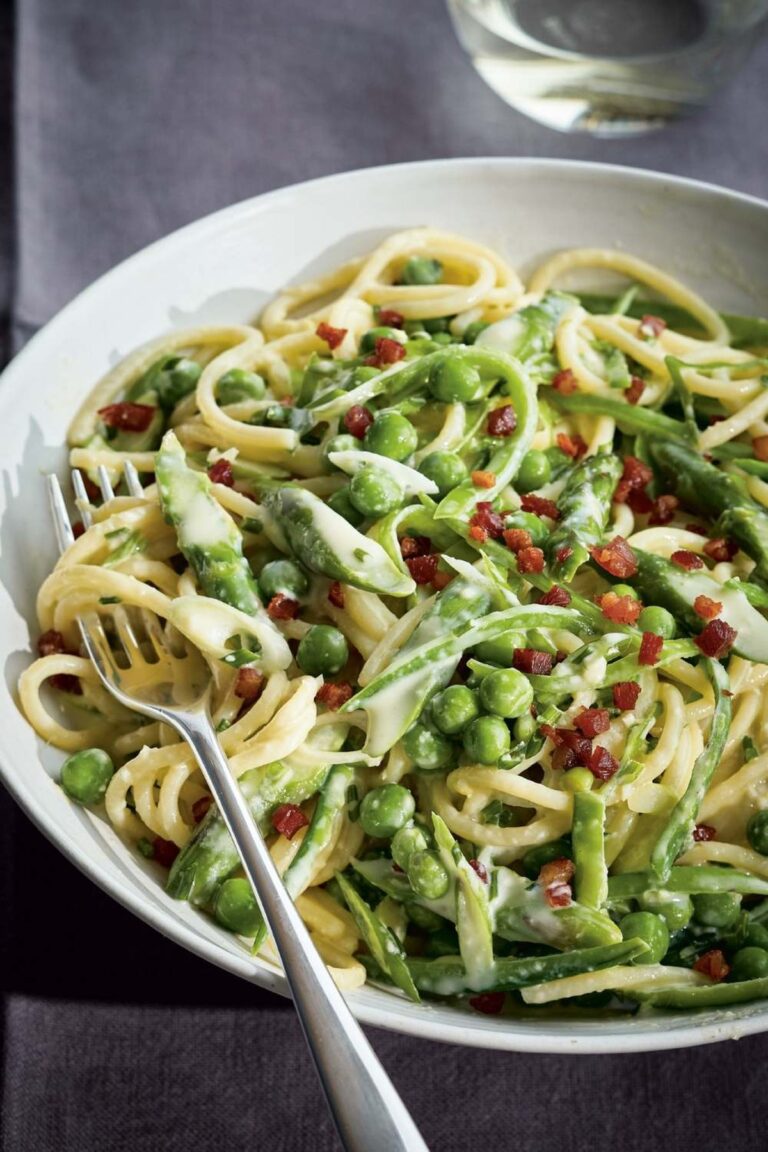 Vibrant Spring Green Spaghetti Carbonara Recipe