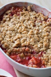 Tangy Strawberry Rhubarb Crisp Recipe