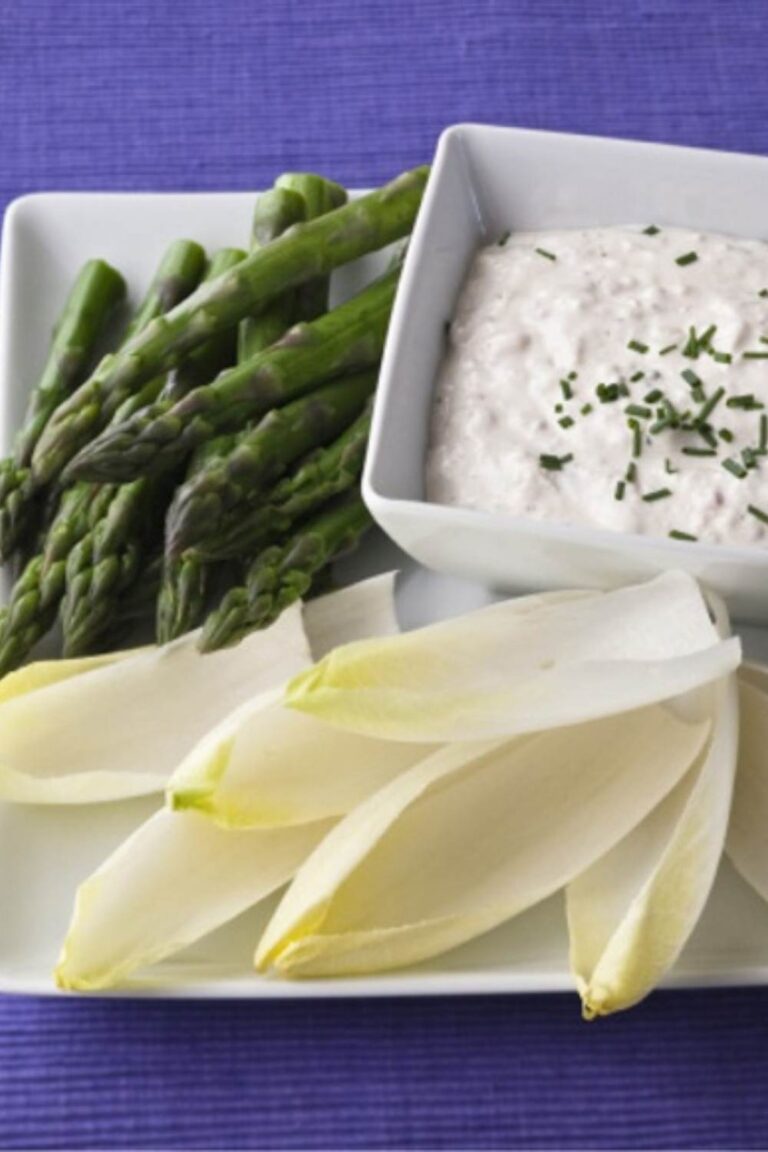 Creamy Chunky Blue Cheese & Yogurt Dip Recipe