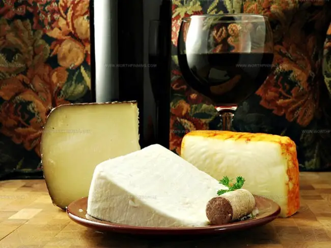 What to Eat With Muenster Cheese