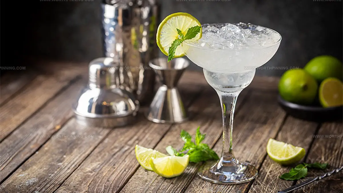 6 Triple Sec Alternatives to Try in Any Cocktail