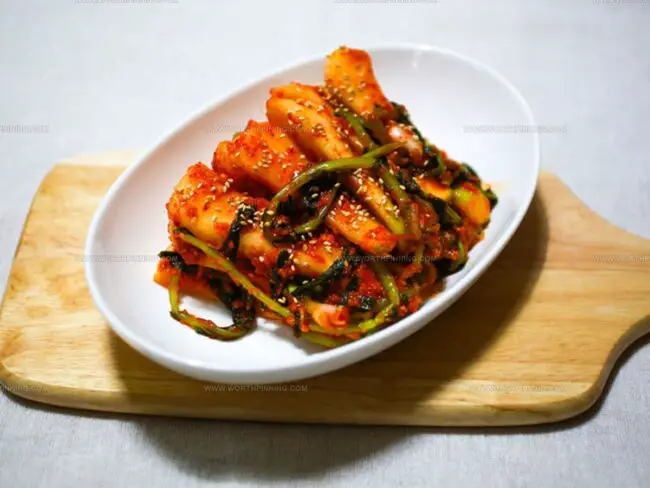 Ponytail Radish Kimchi (Chonggak)